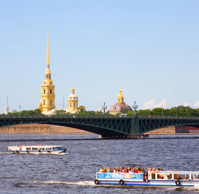 По Неве в Финский залив на 11-местном катере «Эфир» №1