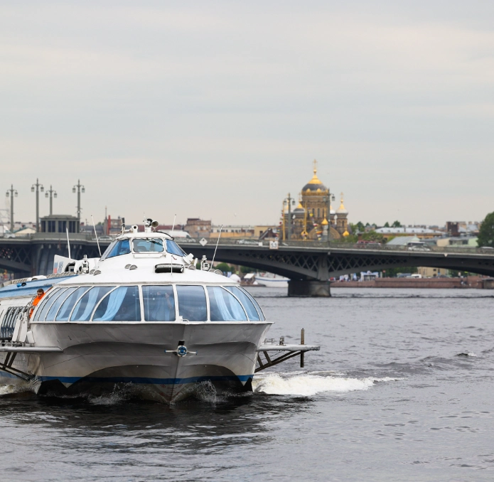 Скоростной 35-минутный трансфер из Петергофа в Кронштадт по воде №4