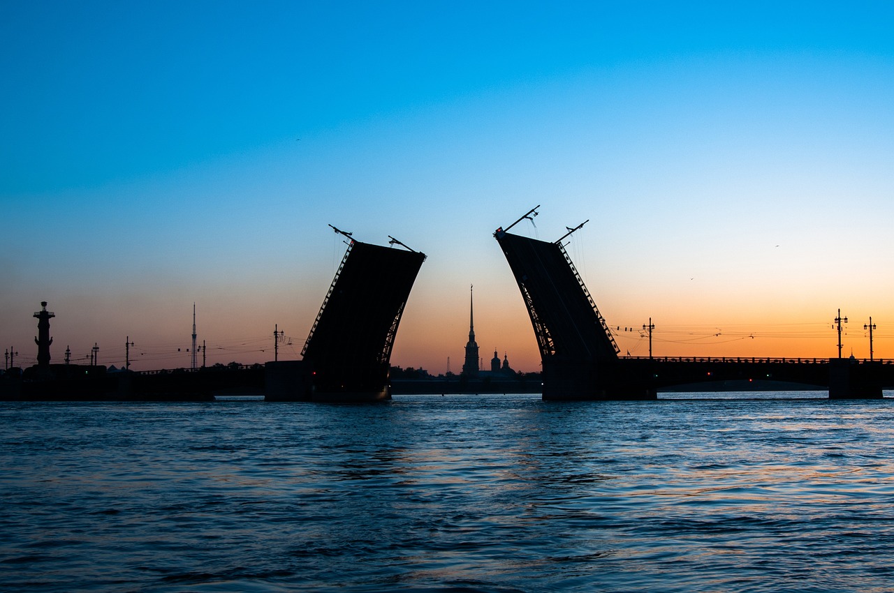 График развода мостов в Санкт-Петербурге в 2025 году