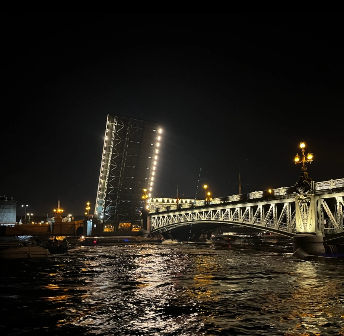 Дискотека на теплоходе «Мираж» под разводными мостами №4
