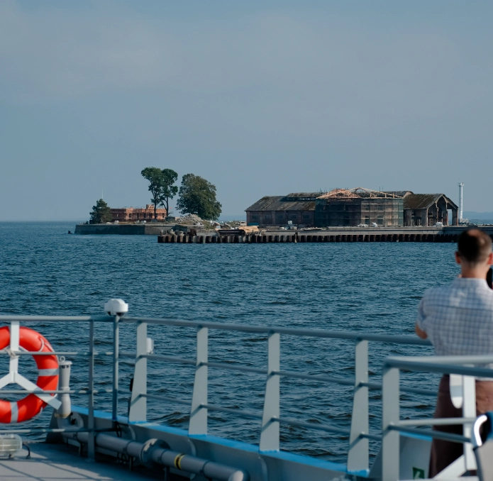 Водная прогулка в Кронштадт на скоростном катамаране + Петергоф №1