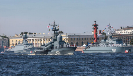 Парад военных кораблей на день ВМФ с кораблика на Неве