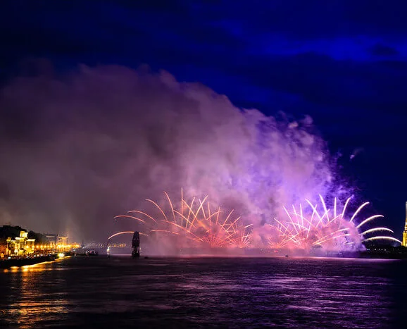 Ночной салют на день города 2026 с теплохода под разводными мостами №2