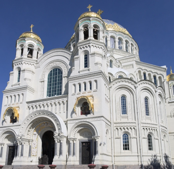 Автобусная экскурсия в Кронштадт и Петергоф: Морской собор, форты и фонтаны №2