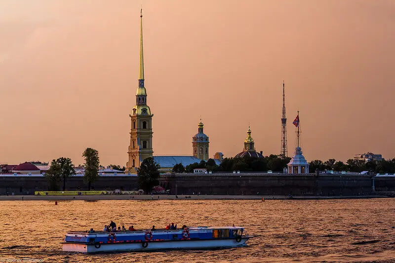 Экскурсия на теплоходе «Мифы и легенды Петербурга» по рекам и каналам №1