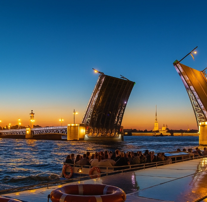 Ночная экскурсия по крыше + прогулка на кораблике под разводными мостами №3