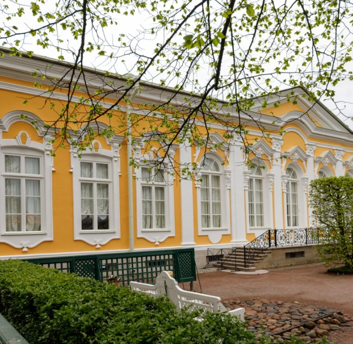 На теплоходе в Петергоф. Экскурсия по дворцу, музеям и садам №3