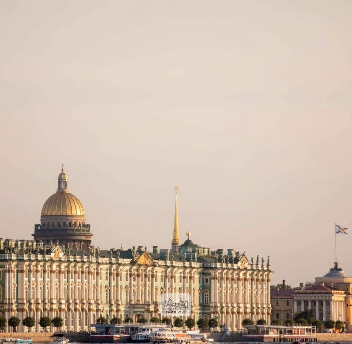 Завтрак на воде: индивидуальная прогулка на катере по центру №3