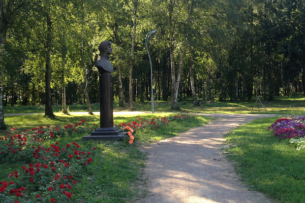 9 популярных парков аттракционов в Санкт–Петербурге