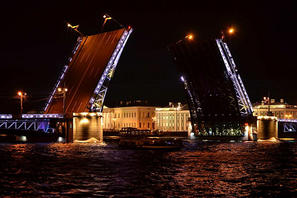 Развод мостов в Санкт-Петербурге в 2022 году