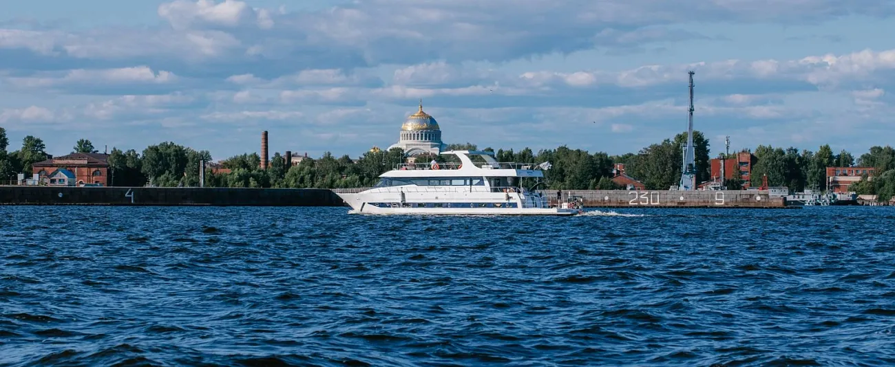 Кронштадт: Морской собор, футшток и водная прогулка к фортам