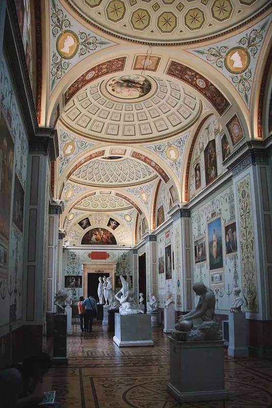 Билет в Эрмитаж без очереди + экскурсия на катере по рекам и каналам №4