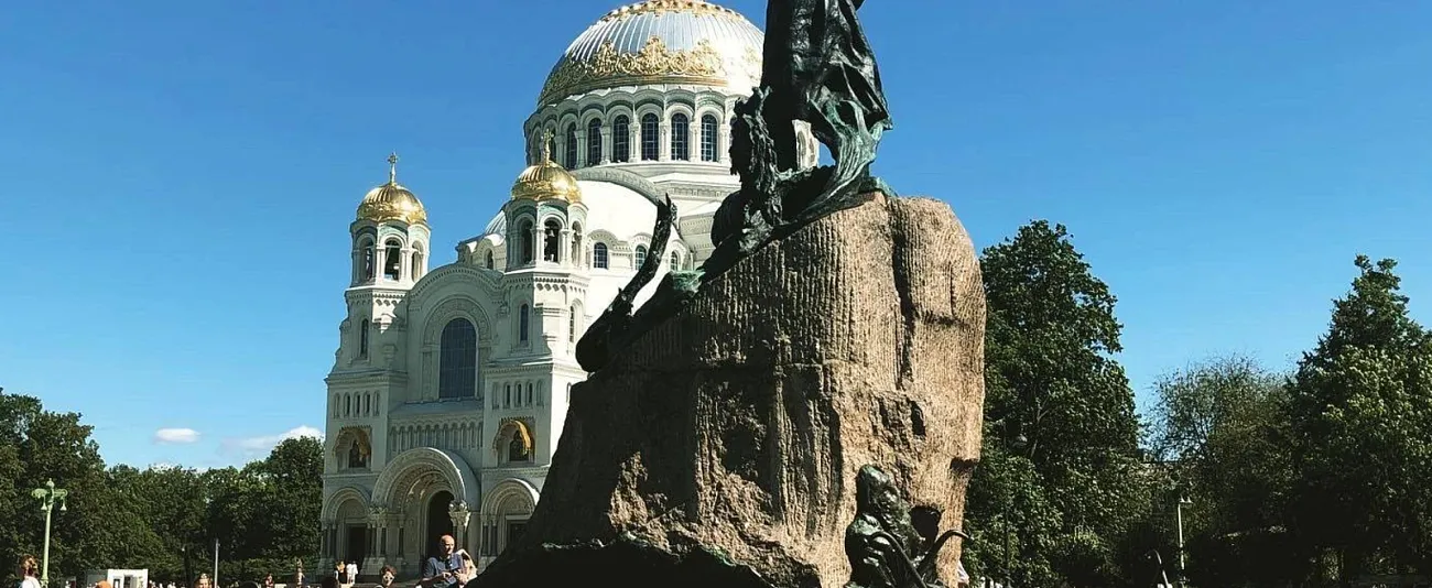 В Кронштадт и Петергоф на автомобиле с гидом