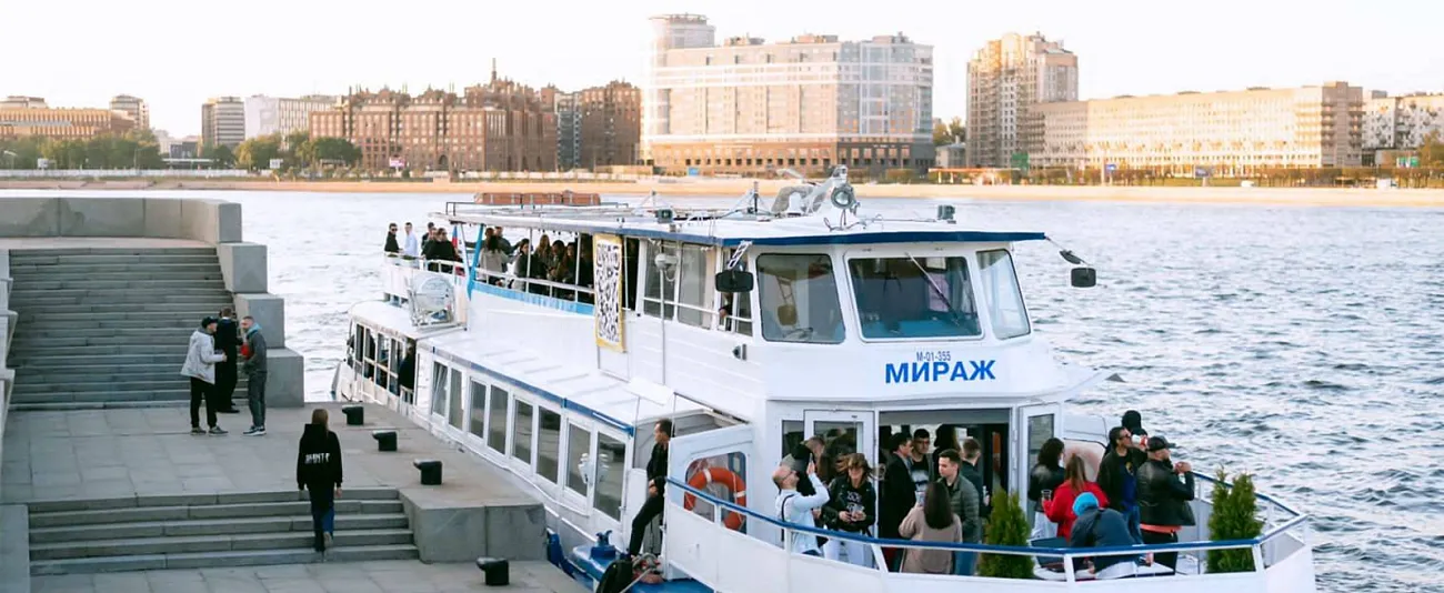 Аренда теплохода для прогулки по Неве и заливу