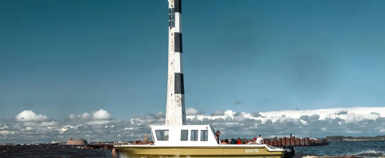 Водная экскурсия по фортам Кронштадта с остановкой