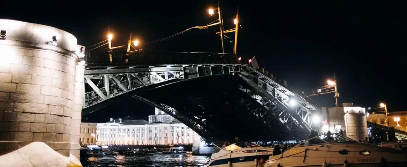 Индивидуальная ночная катерная прогулка на развод мостов
