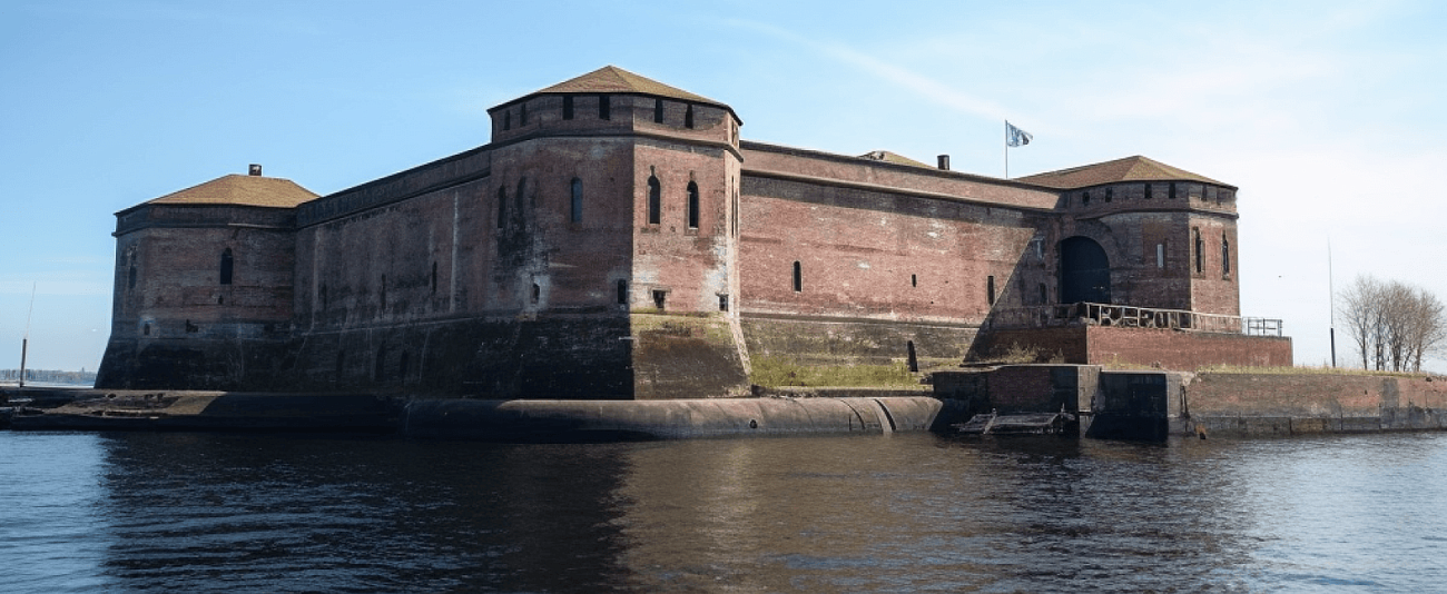 Кронштадт: Морской собор, форты + музей маяков